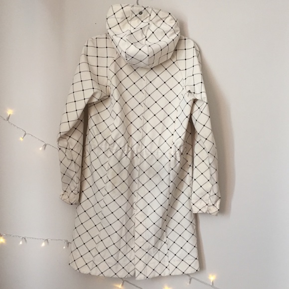 Lululemon rain jacket - Picture 3 of 5